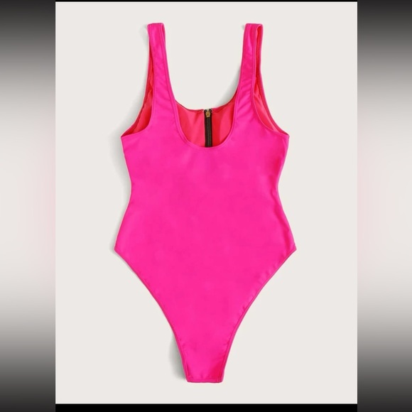 Women’s medium hot pink bathing suit with zipper - Picture 2 of 3
